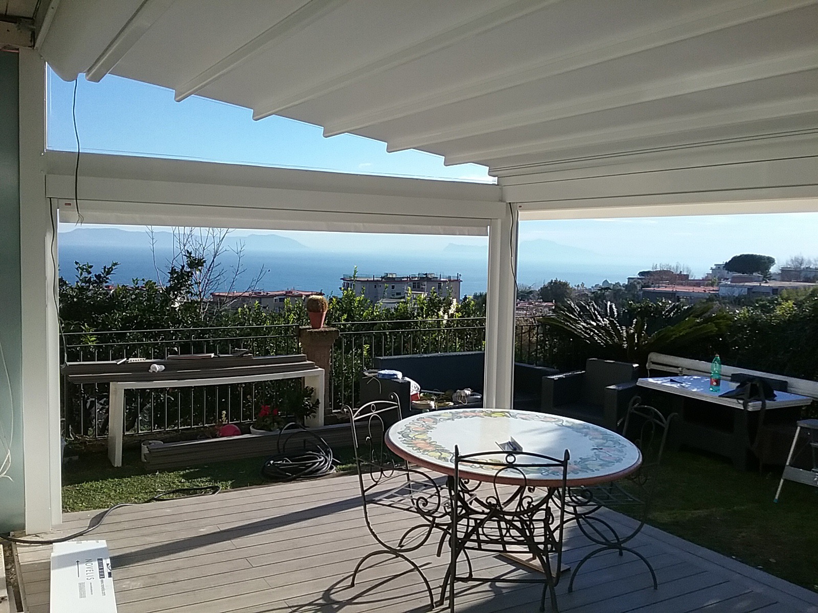 Pergola completa di chiusure verticali e porta Napoli (NA) De Vivo